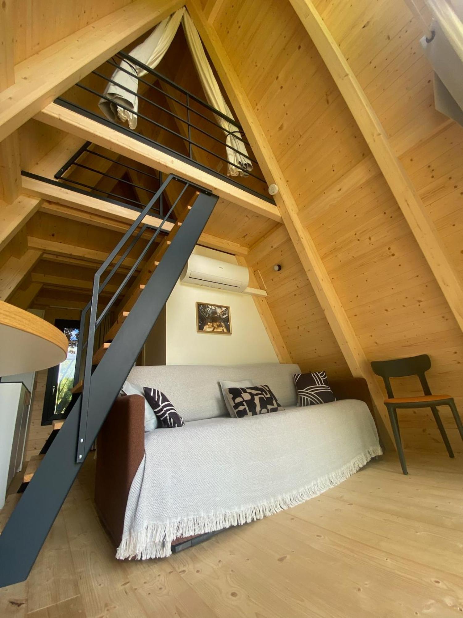 Ecolodges De Reve Dans Un Chateau De Conte De Fees Les-Trois-Moutiers Exterior photo