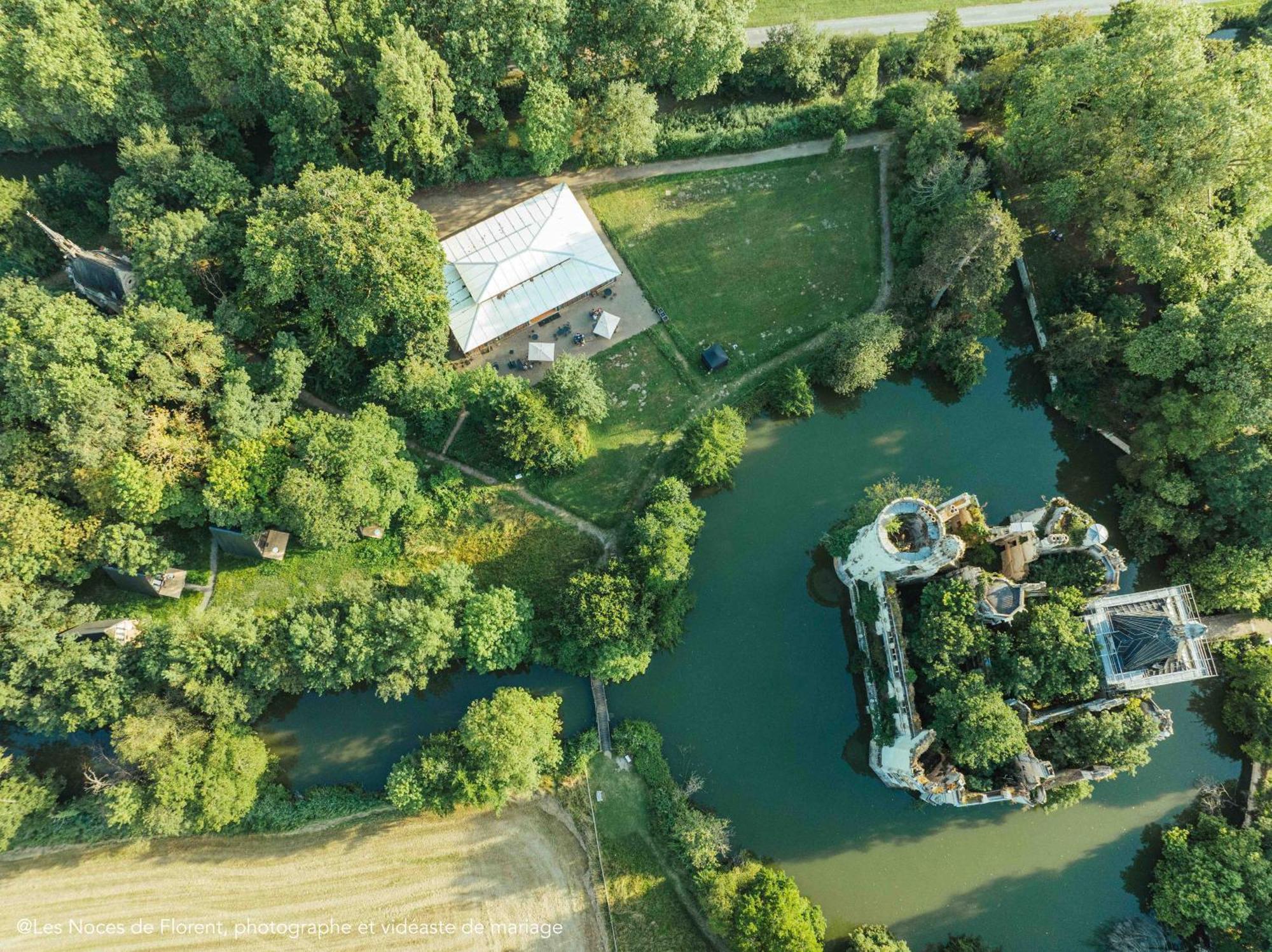Ecolodges De Reve Dans Un Chateau De Conte De Fees Les-Trois-Moutiers Exterior photo